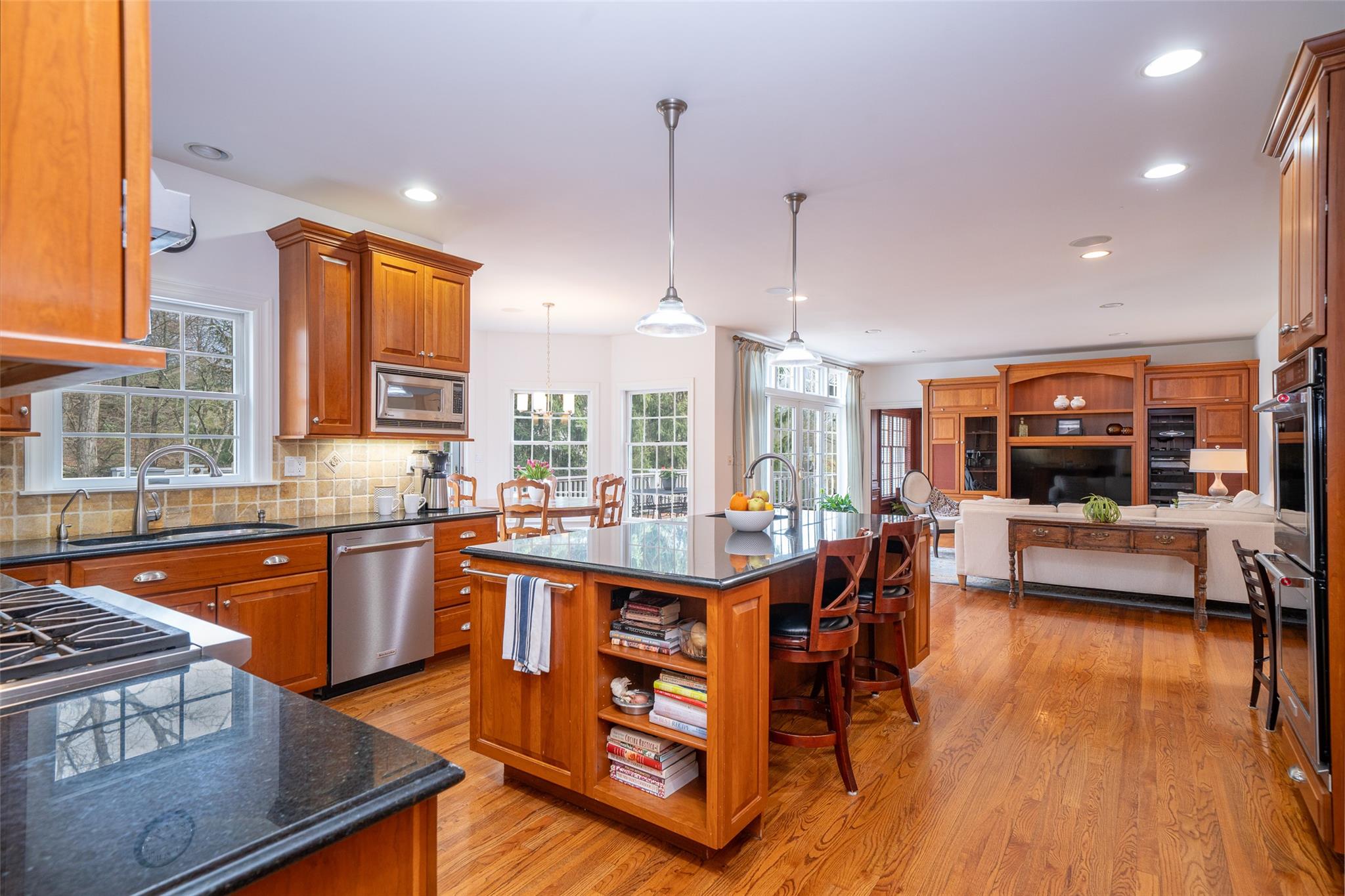 8 Turtleback Way, Chappaqua, New York image 12
