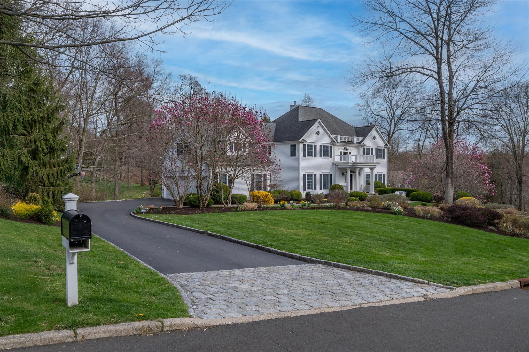 8 Turtleback Way, Chappaqua, New York image 3