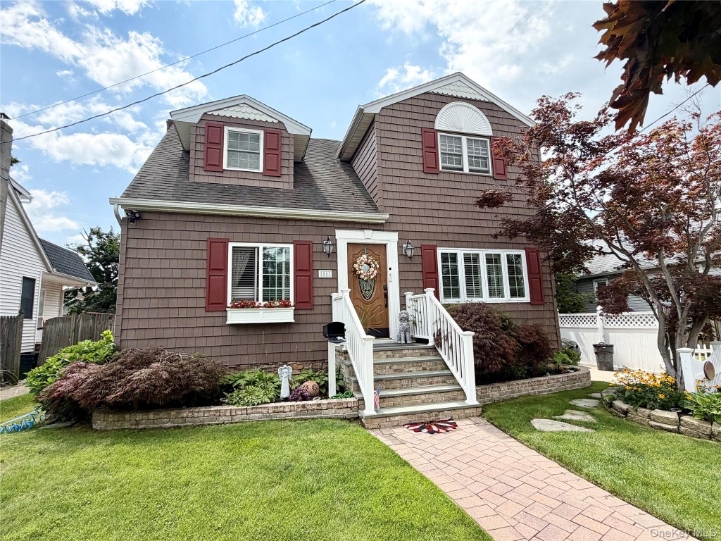 Photo of 55 Willow Lane, Lindenhurst, NY 11757 (MLS # 840531)