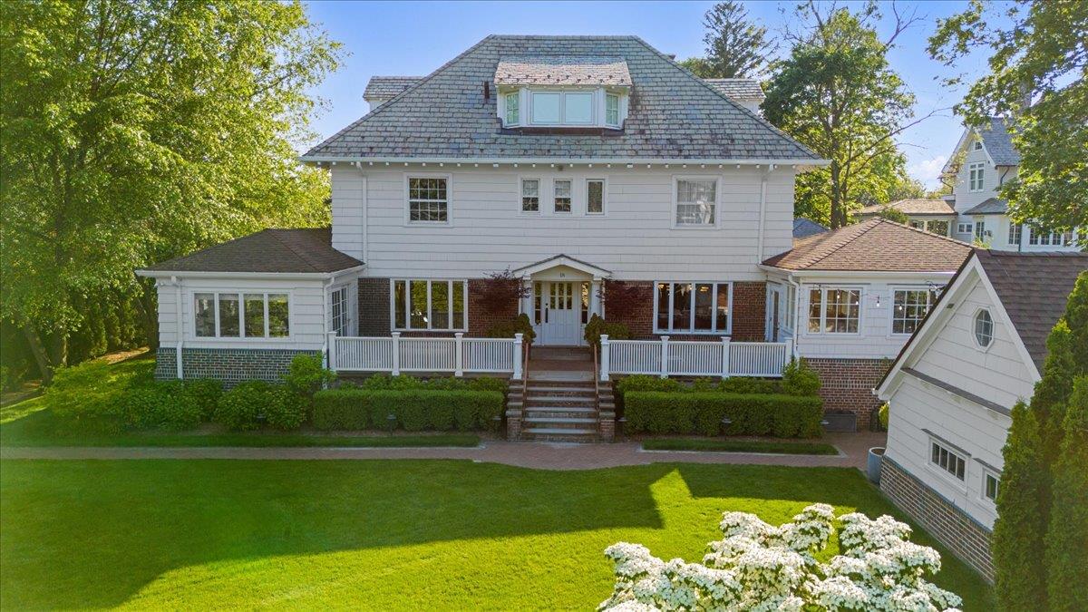 18 Woodbine Avenue