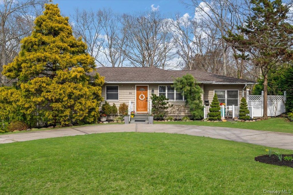 Photo of 26 Bittersweet Avenue, Hampton Bays, NY 11946 (MLS # 988796)