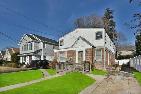 Photo of 529 Stratford Road, South Hempstead, NY 11550 (MLS # 949897)