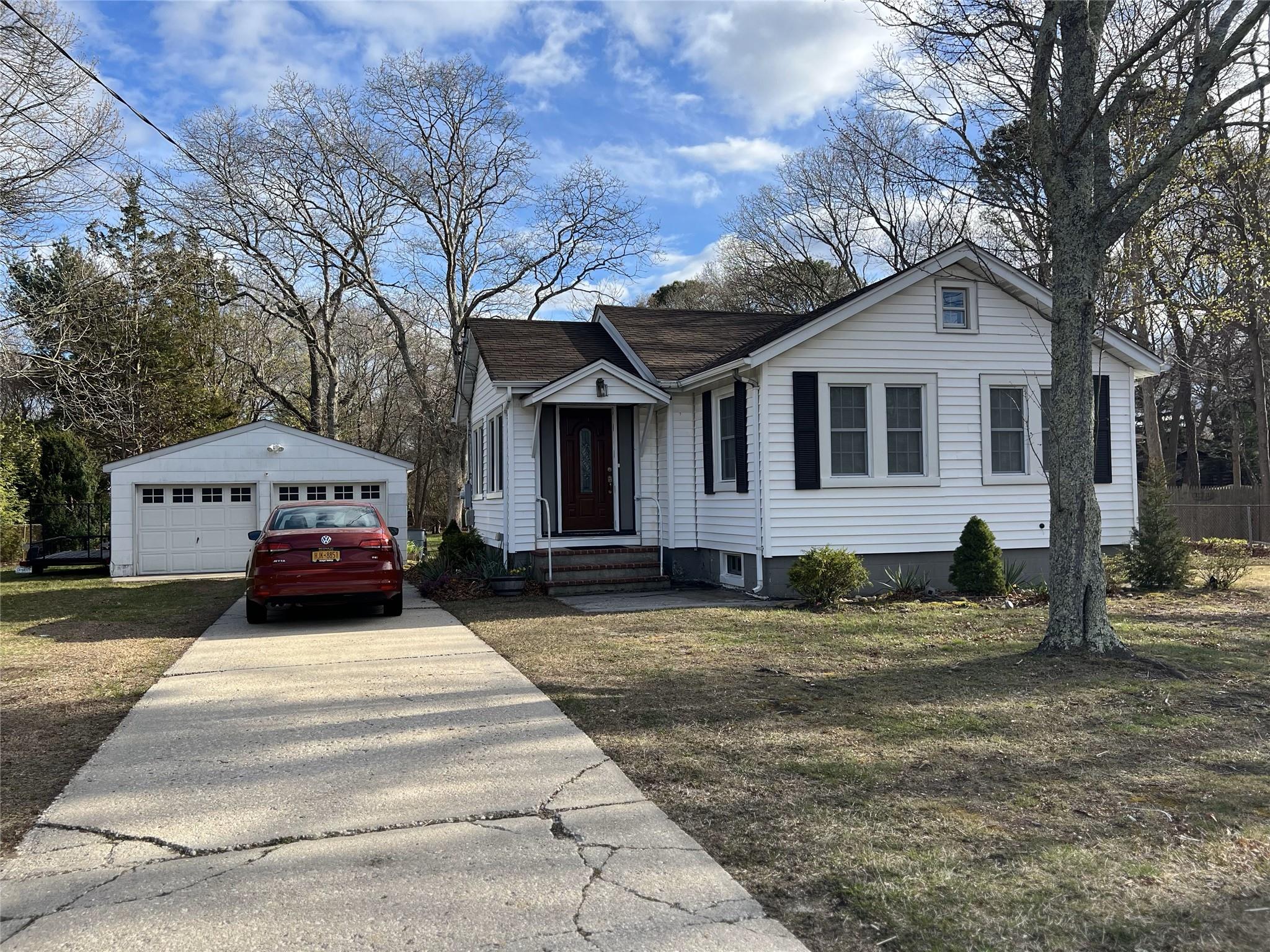 460 Terry Boulevard, Holbrook, New York image 1