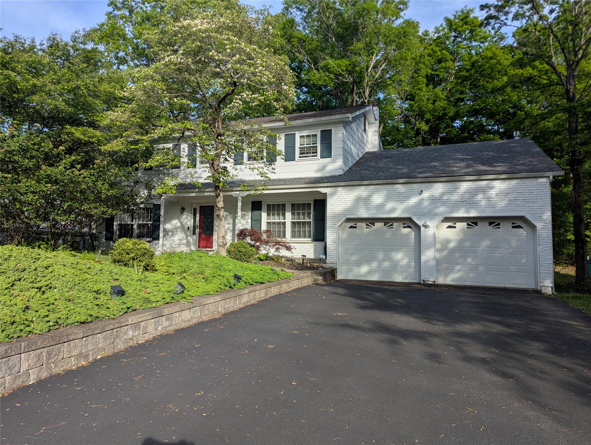 Brookland Farms Road, Poughkeepsie, New York - 4 Bedrooms  
3 Bathrooms  
9 Rooms - 