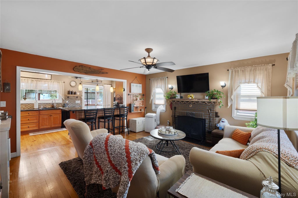 Photo of 733 9th Street, West Babylon, NY 11704 (MLS # 1041530)