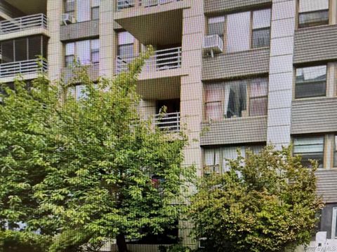 Photo of 98-51 64th Avenue #7D, Rego Park, NY 11374 (MLS # 985579)