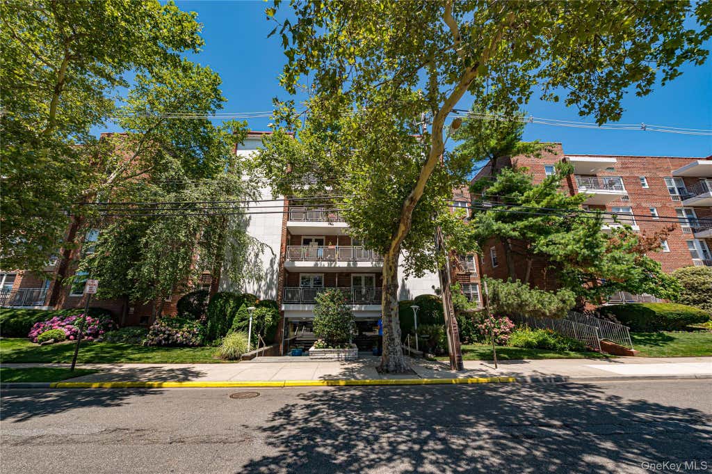 Photo of 100 Brooklyn Avenue #2R, Freeport, NY 11520 (MLS # 1031527)