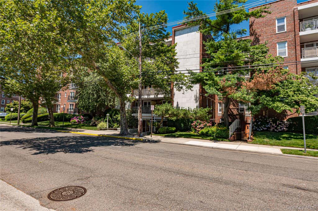 Photo of 100 Brooklyn Avenue #2R, Freeport, NY 11520 (MLS # 1031527)