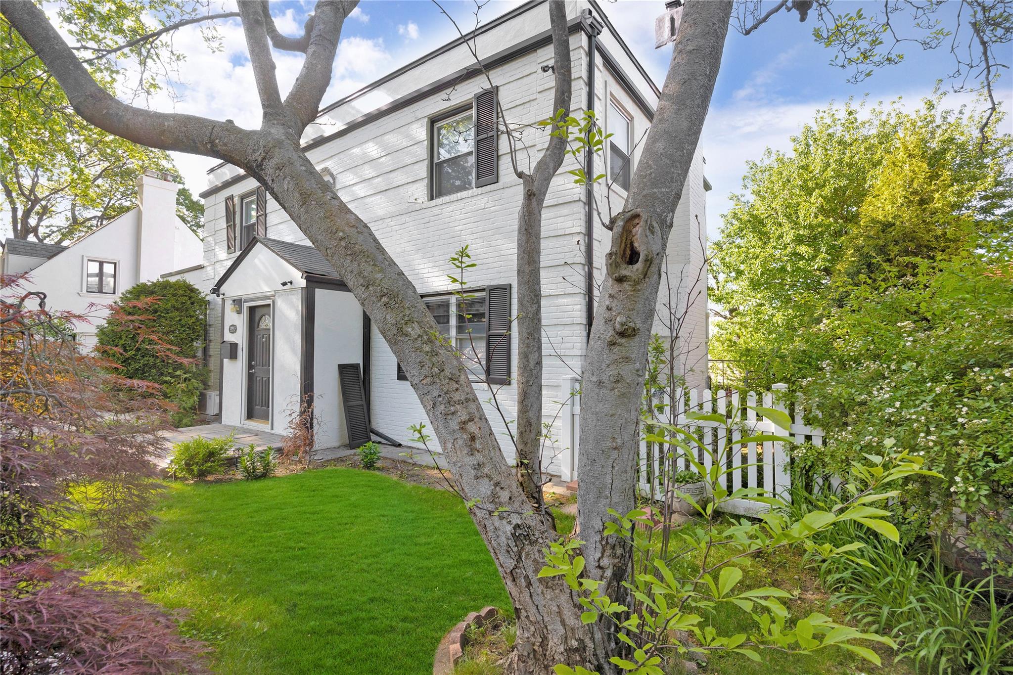 13915 Coolidge Avenue, Briarwood, New York image 2