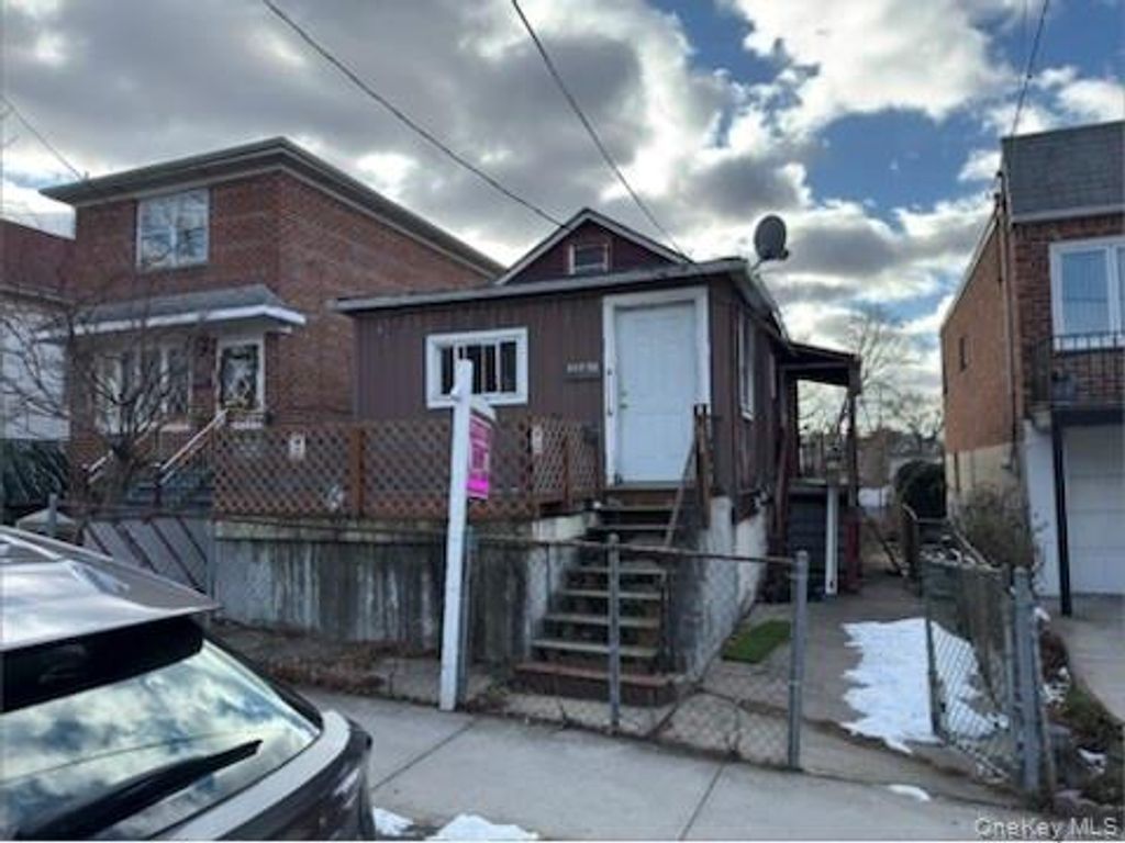 Photo of 124-12 7th Avenue, College Point, NY 11356 (MLS # 947005)