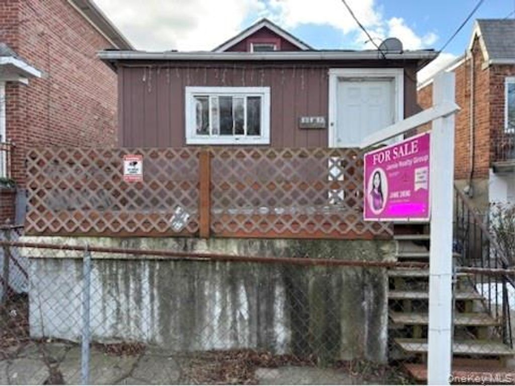 Photo of 124-12 7th Avenue, College Point, NY 11356 (MLS # 947005)