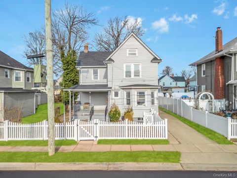 Homes For Sale - 297 E Columbia Street<br/> Hempstead, NY 11550