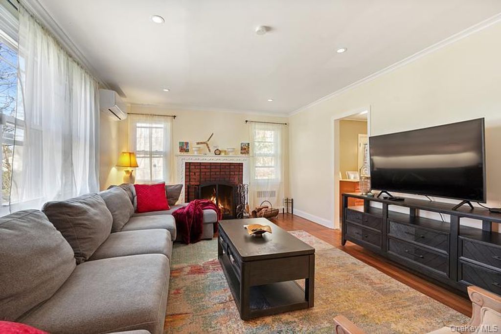 Photo of 199 South Road, White Plains, NY 10603 (MLS # 997614)
