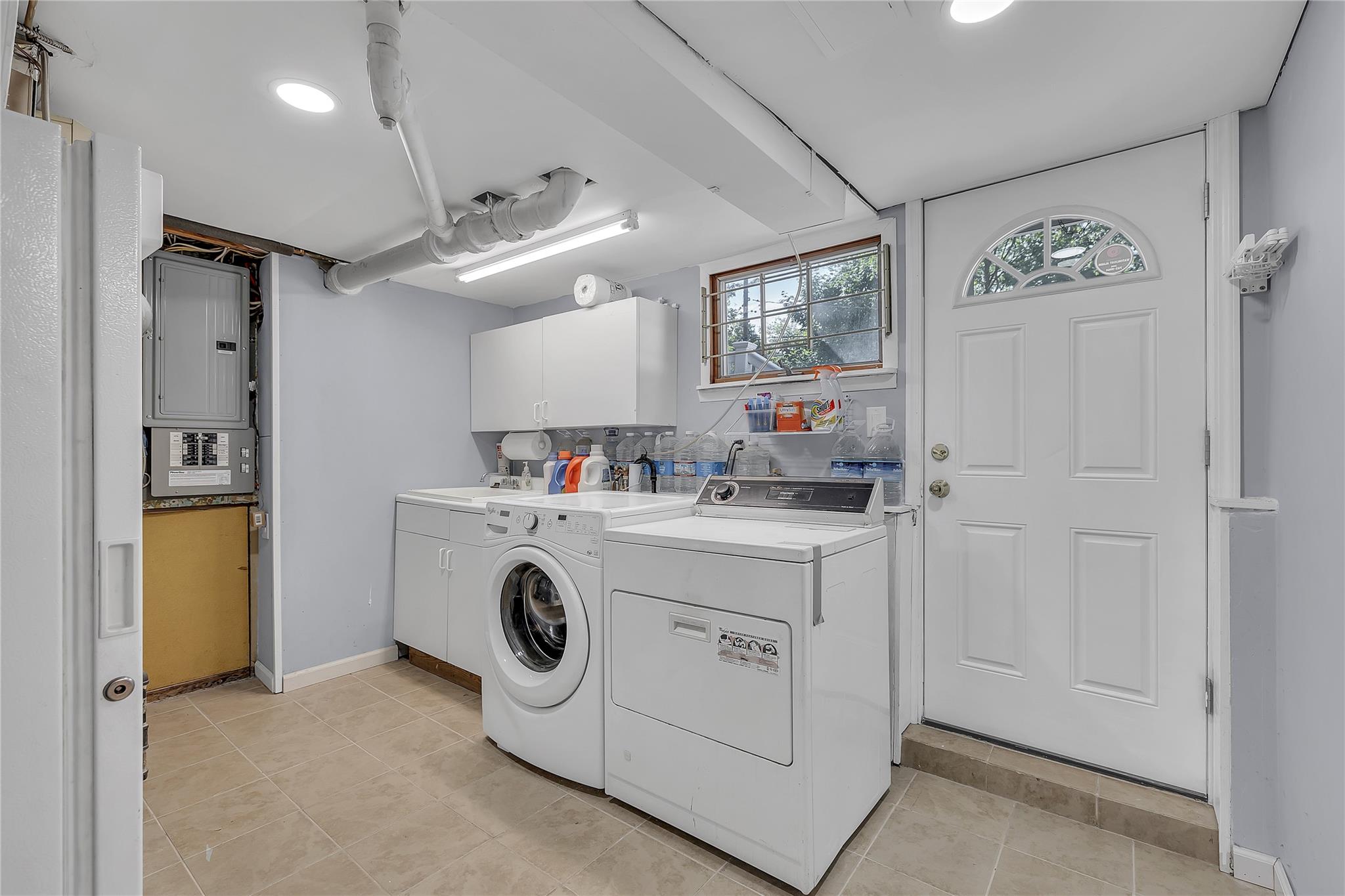 95 Circle Drive, Syosset, New York image 31