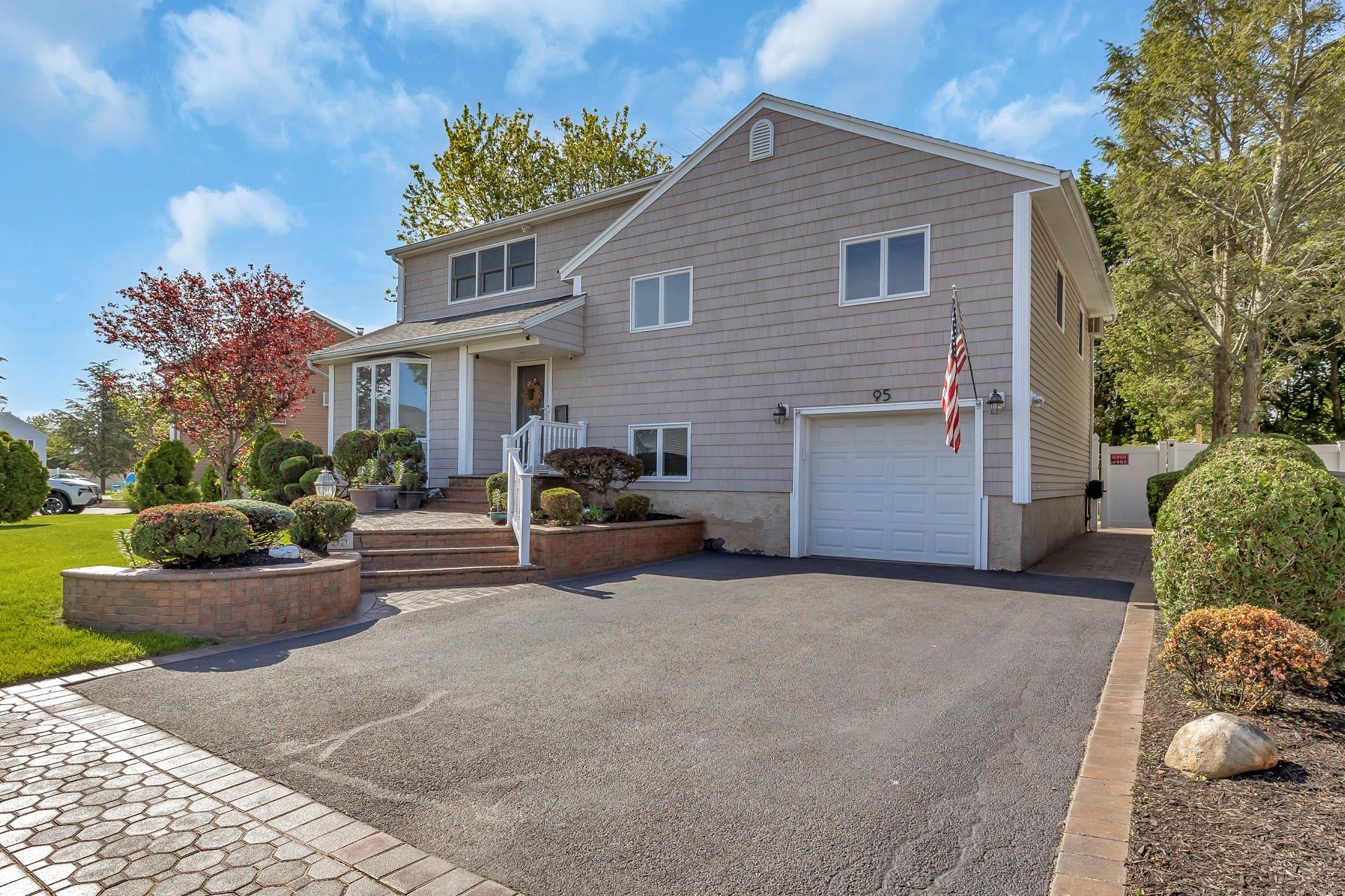 95 Circle Drive, Syosset, New York image 1