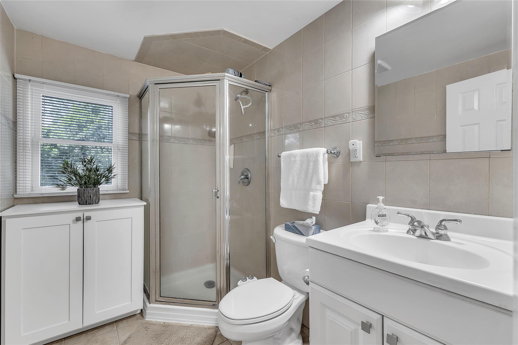 95 Circle Drive, Syosset, New York image 28