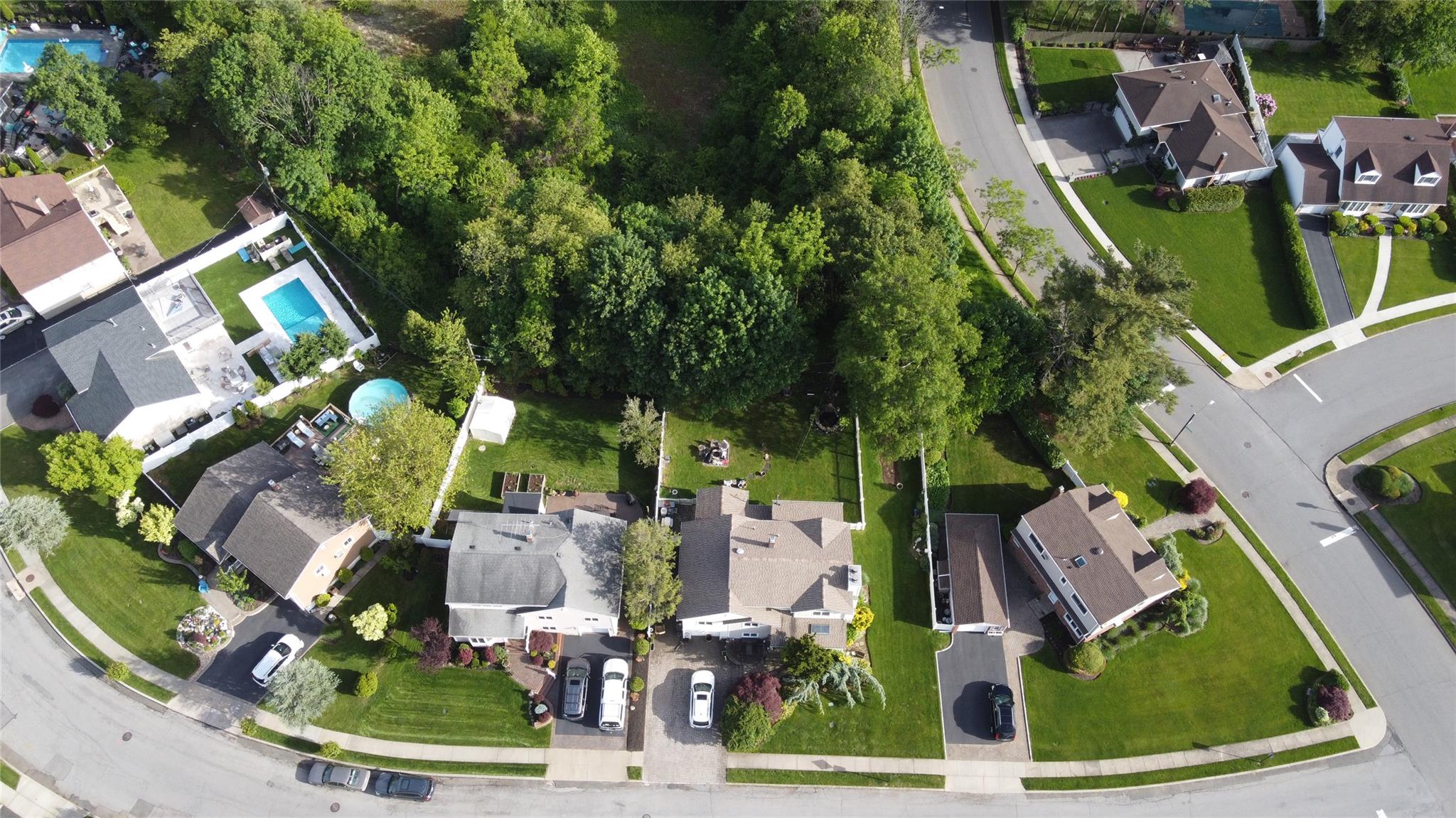 95 Circle Drive, Syosset, New York image 39
