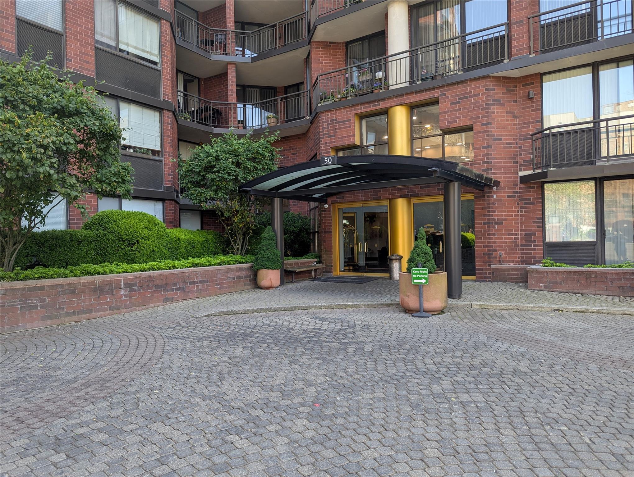 E Hartsdale Avenue 4S, Hartsdale, New York - 1 Bedrooms  
1 Bathrooms  
3 Rooms - 