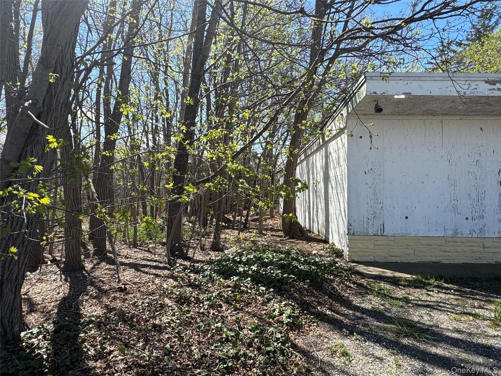 Photo of 849-853 W Main Street, Riverhead, NY 11901 (MLS # 986818)