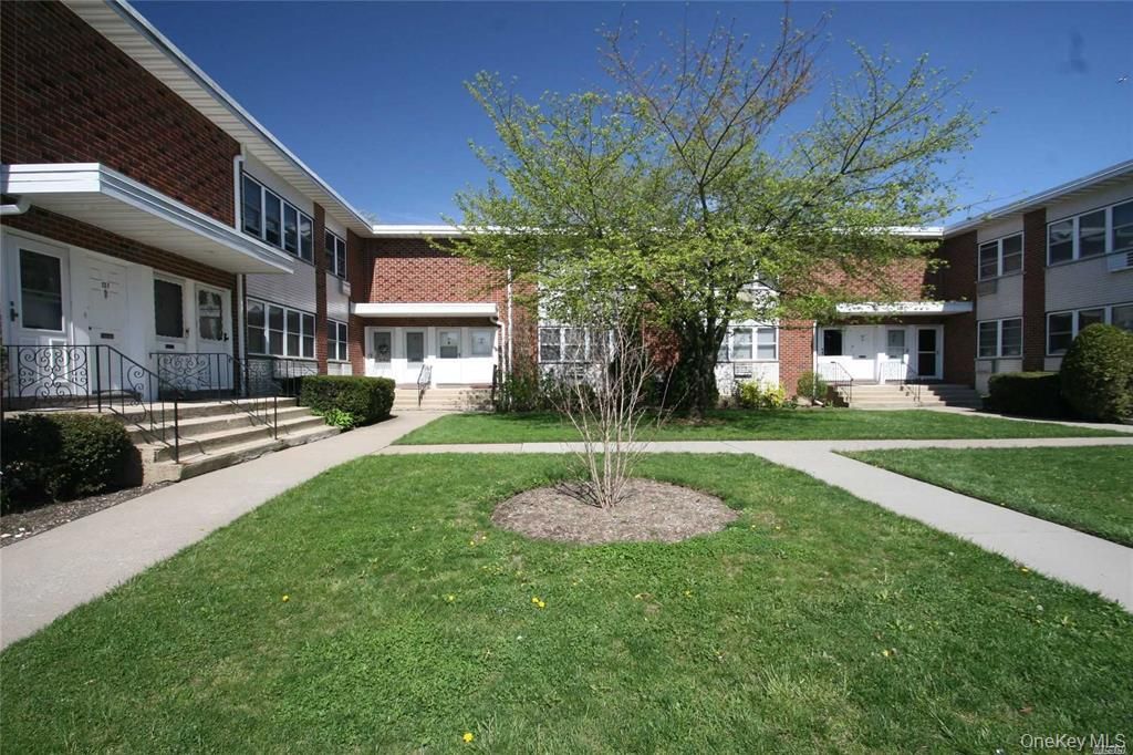 Photo of 139 Farber Drive #139, West Babylon, NY 11704 (MLS # 947733)