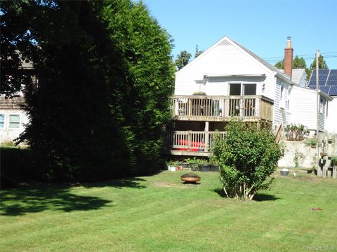 Photo of 725 W Main Street, Riverhead, NY 11901 (MLS # 919969)