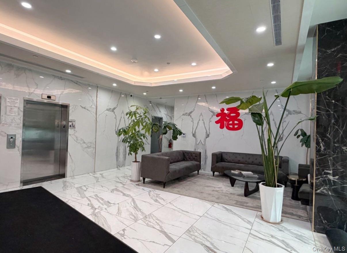 14427 Sanford Avenue 2P