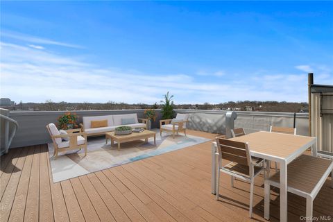 Photo of 6296 Woodhaven Boulevard #6N, Rego Park, NY 11374 (MLS # 981508)