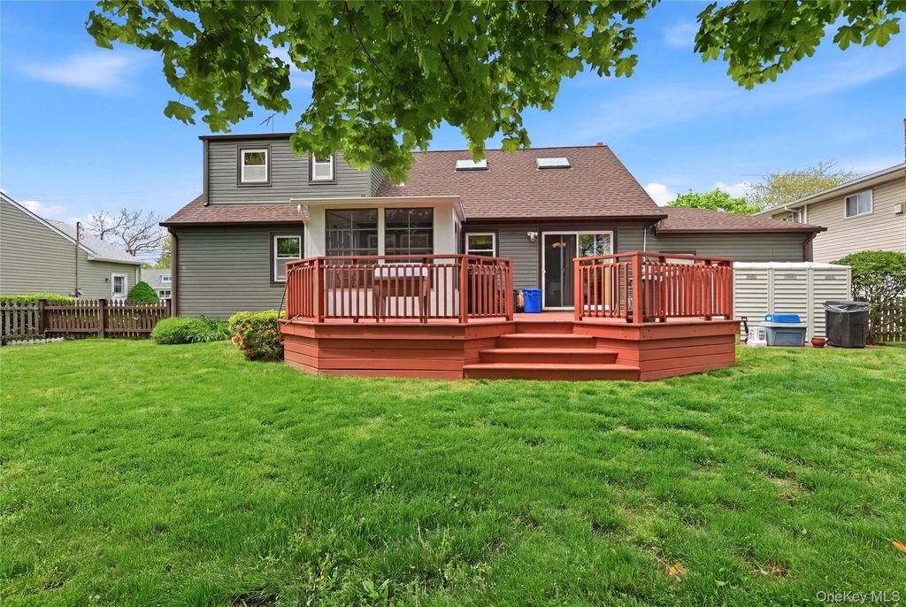 Photo of 41 Lane Street, Lindenhurst, NY 11757 (MLS # 1000208)
