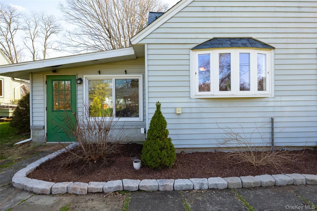 Photo of 6 Gale Drive, Poughkeepsie, NY 12603 (MLS # 980691)