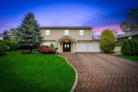 90 Sugar Maple Drive Roslyn NY 11576