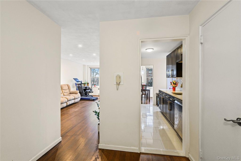 Photo of 18-40 211th Street #4E, Bayside, NY 11360 (MLS # 978883)