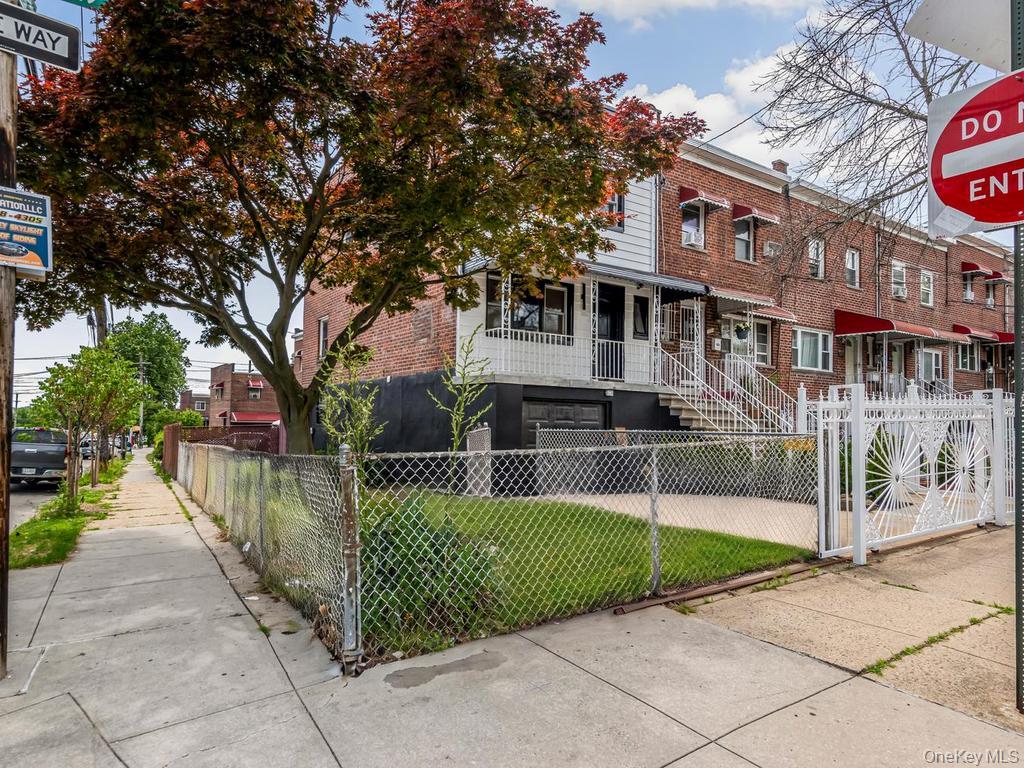 Photo of 1066 E 219th Street, Bronx, NY 10469 (MLS # 1007312)