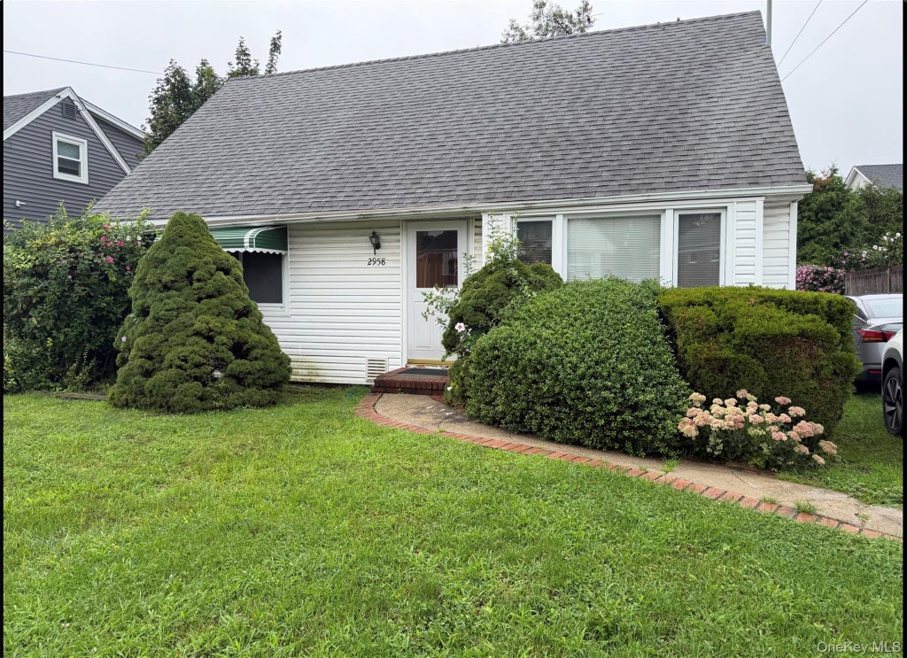 Photo of 2958 Oceanside Road, Oceanside, NY 11572 (MLS # 1046434)