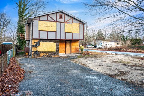 53 Hounslow Road Shirley NY 11967