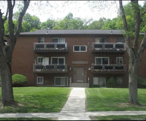Condo For Sale - 19 Tanager Road #1902<br/> Monroe, NY 10950