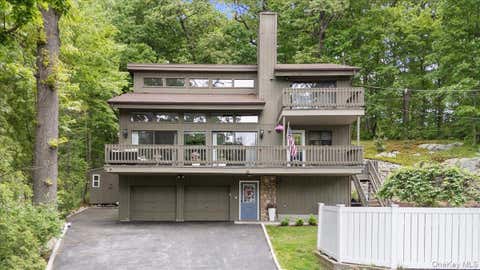 Homes For Sale - 549 Westbrook Drive<br/> Cortlandt Manor, NY 10567