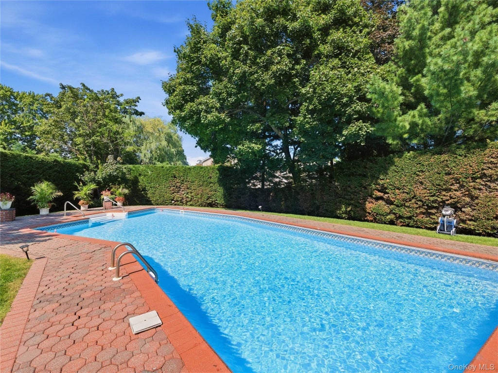 Photo of 5 Major Court, Rockville Centre, NY 11570 (MLS # 1063703)