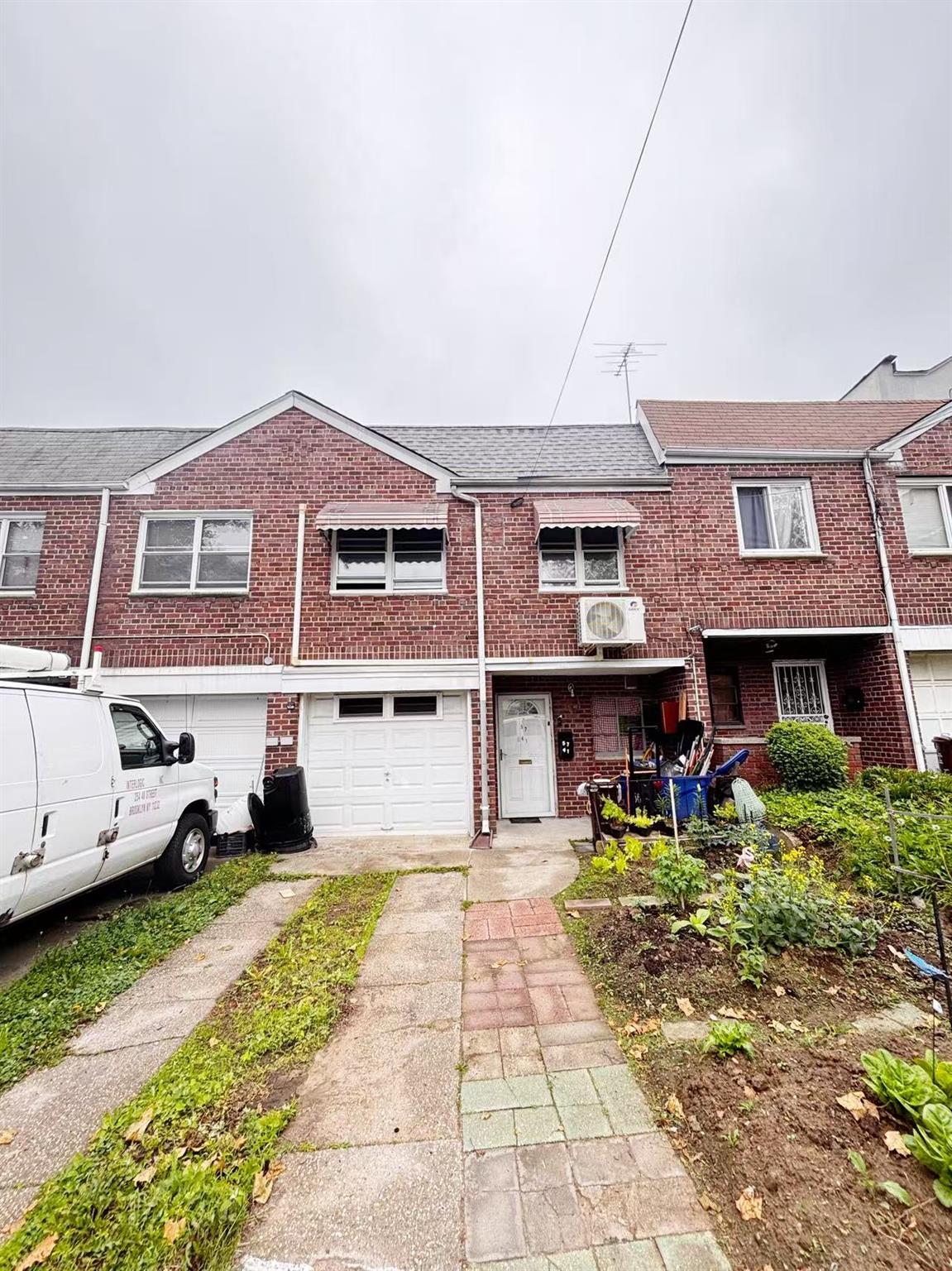 156th Street, Flushing, Queens, NY - 5 Bedrooms  
3 Bathrooms  
11 Rooms - 