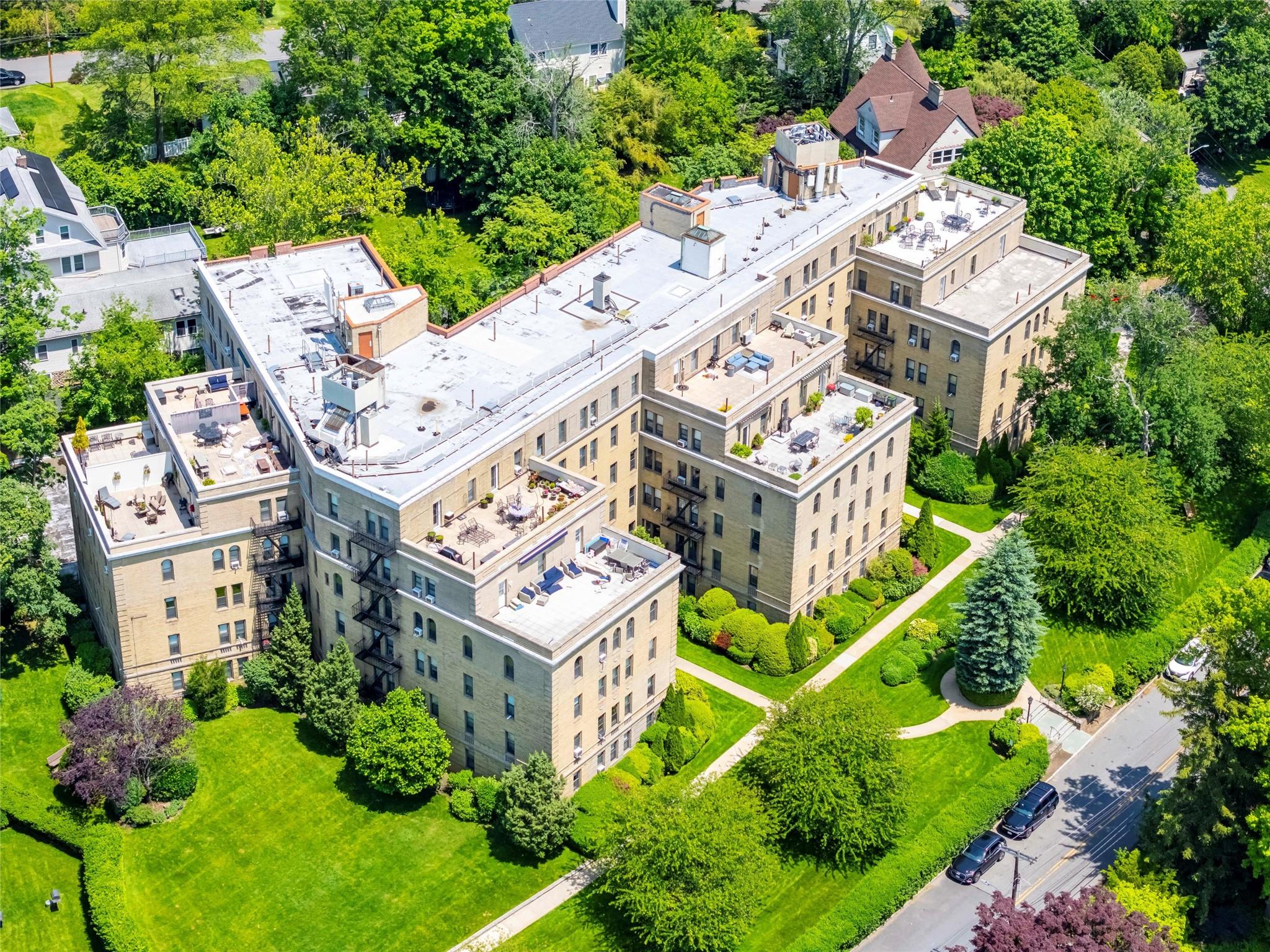Property for Sale at Calton Road 2J, New Rochelle, New York - Bedrooms: 2 
Bathrooms: 1 
Rooms: 6  - $479,000