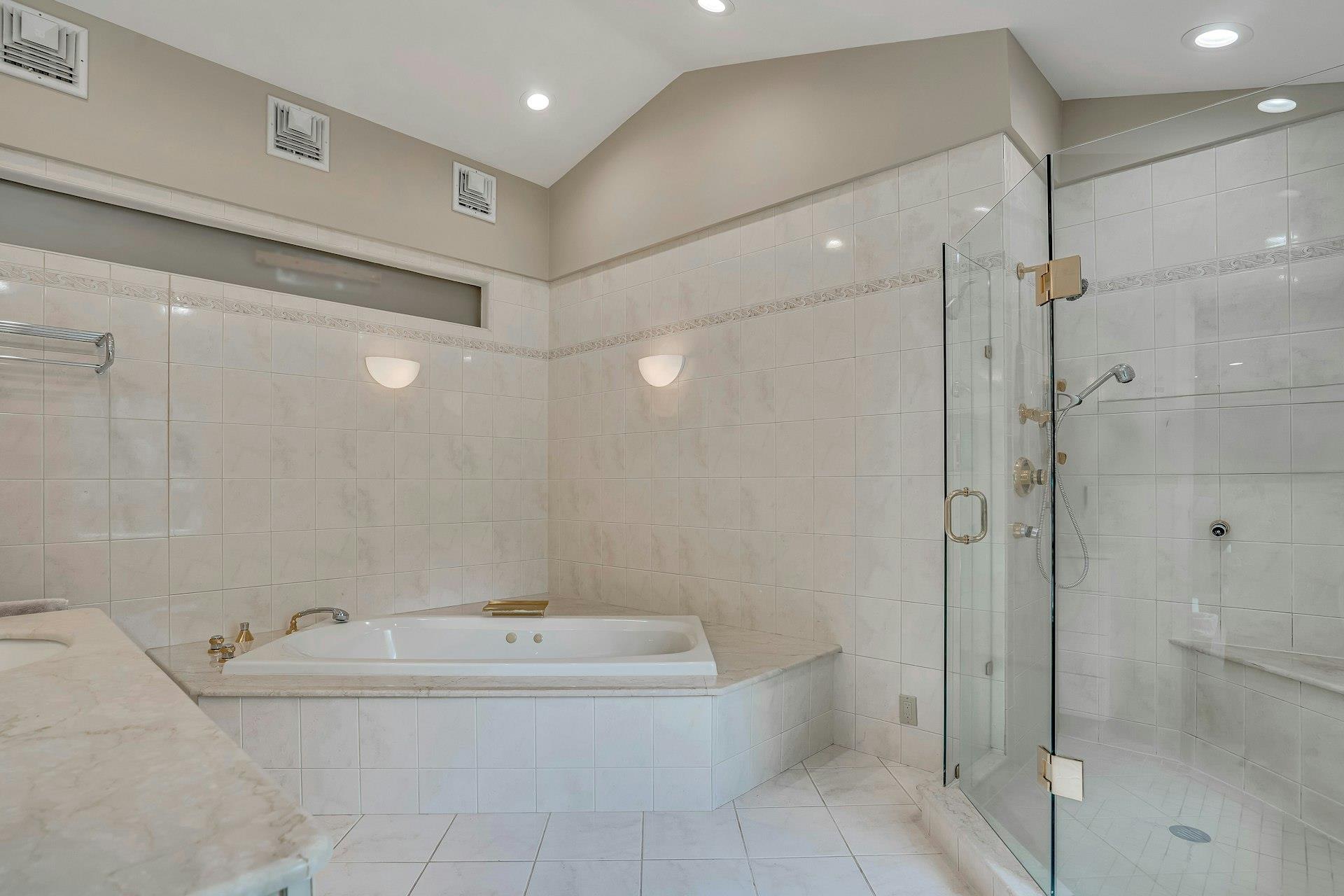 118 Village Hill Drive, Dix Hills, New York image 25