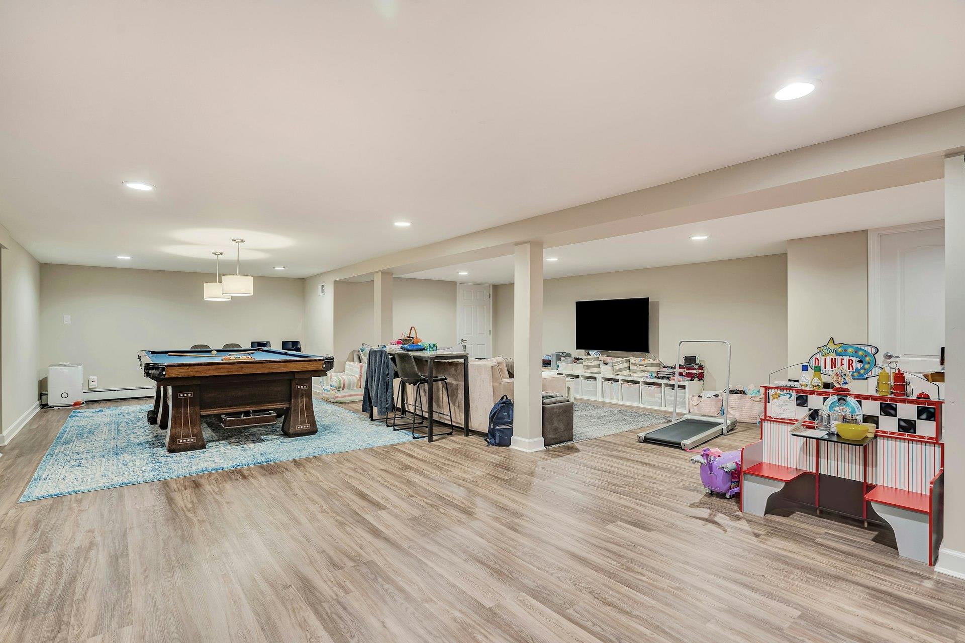 118 Village Hill Drive, Dix Hills, New York image 32