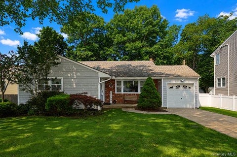 Homes For Sale - 113 Iceland Drive<br/> South Huntington, NY 11746
