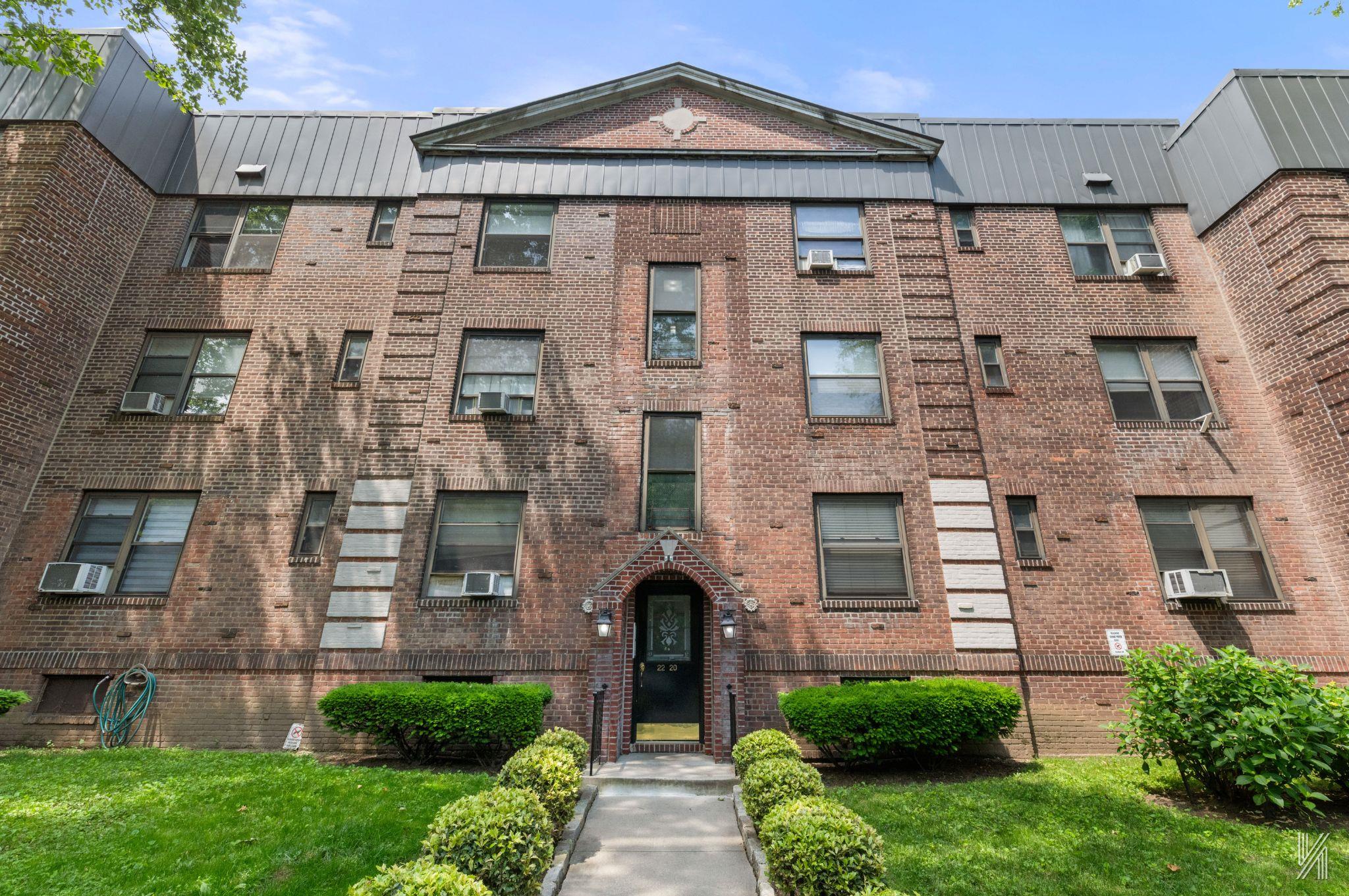 Property for Sale at 76th Street C3, East Elmhurst, Queens, NY - Bedrooms: 1 
Bathrooms: 1 
Rooms: 4  - $429,000
