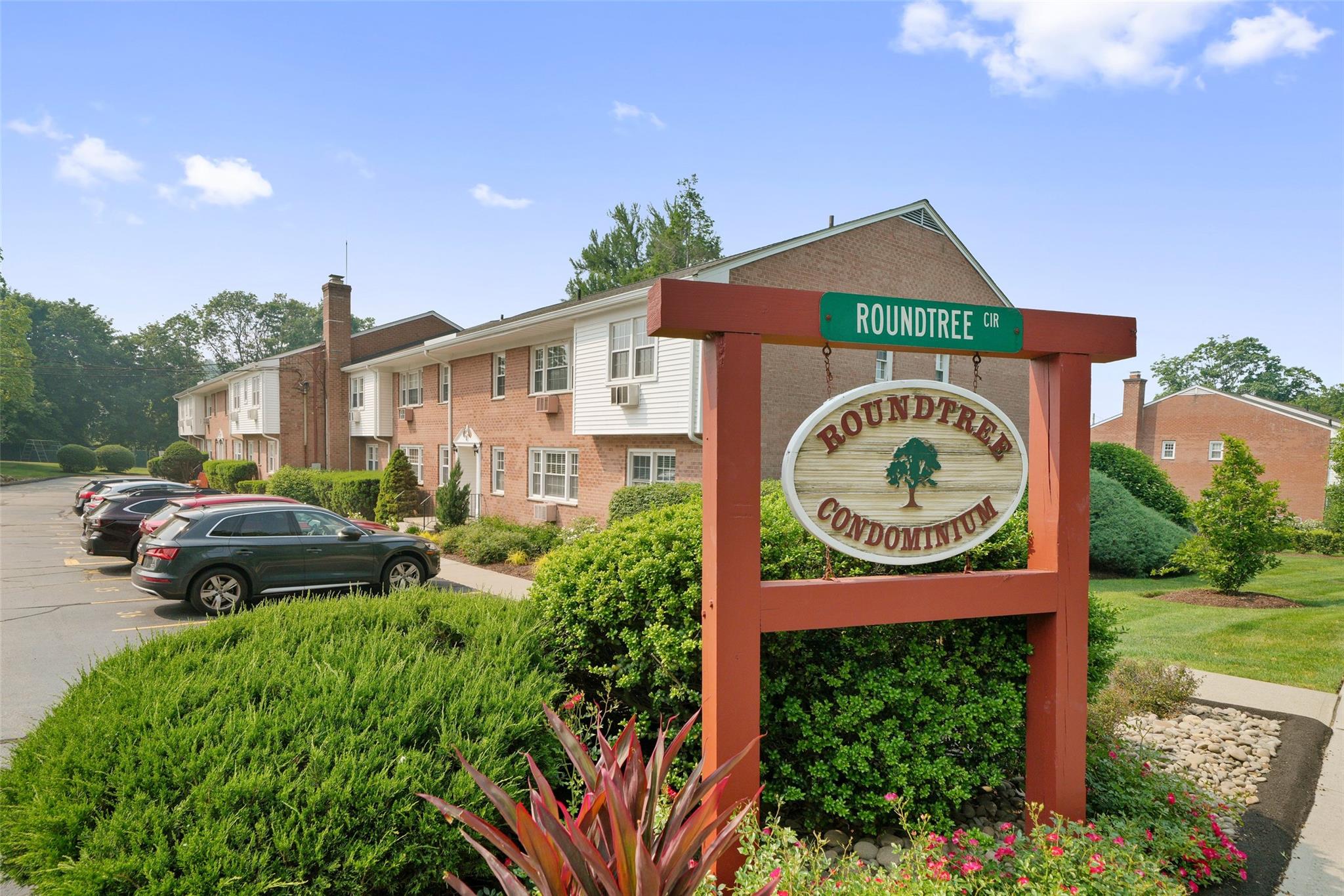 12 Roundtree Circle