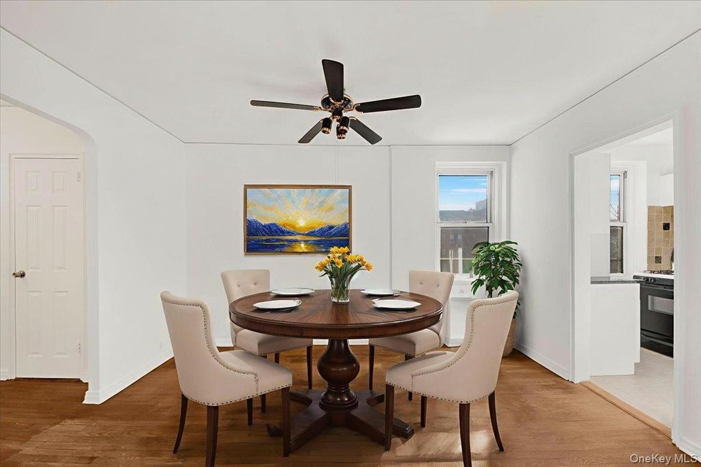 Photo of 811 Bronx River Road #3C, Bronxville, NY 10708 (MLS # 952890)