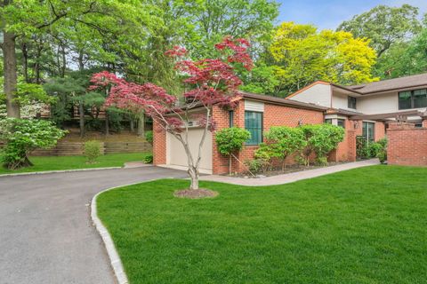 14 Nightingale Court Manhasset NY 11030