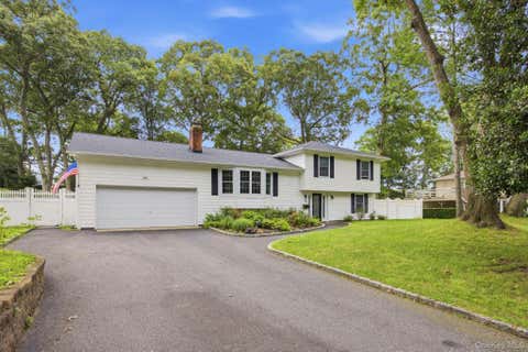 Homes For Sale - 57 Brooksite Drive<br/> Smithtown, NY 11787