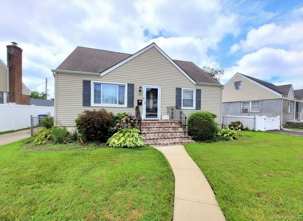 Photo of 44 Circle Drive, Hempstead, NY 11550 (MLS # 1000389)