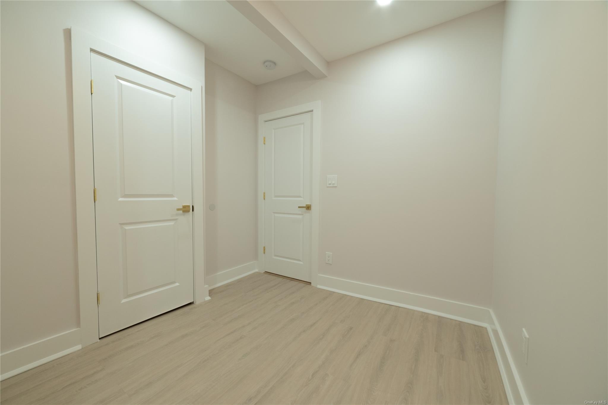 Valley Stream, New York 11580, United States, 1 Bedroom Bedrooms, ,1 BathroomBathrooms,Residential,Active,104351