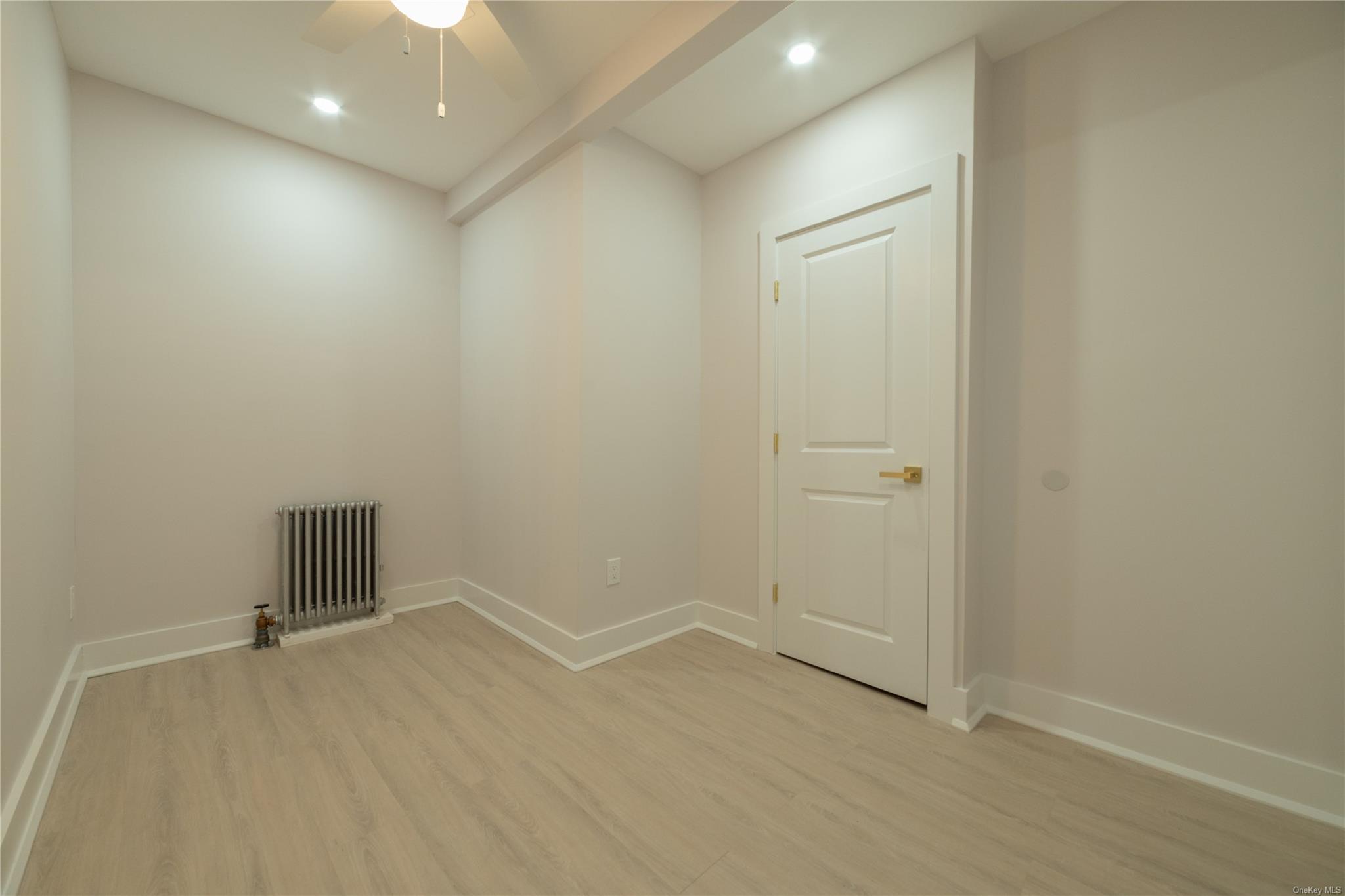 Valley Stream, New York 11580, United States, 1 Bedroom Bedrooms, ,1 BathroomBathrooms,Residential,Active,104351